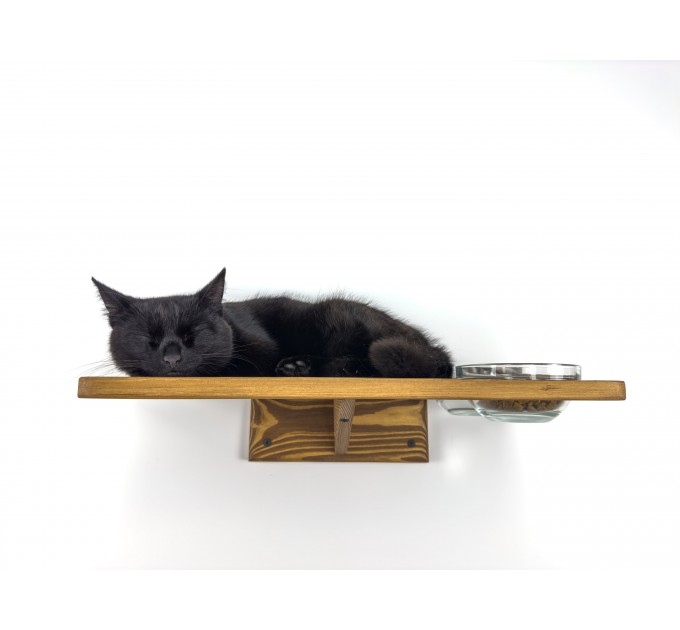 Wall mounted shelf with space for bowls