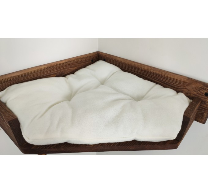 Wall wood cat shelf with two bowls
